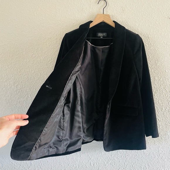 Vintage Talbots Black Velvet Blazer - Picture 2 of 13